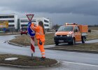 Austausch eines defekten Verkehrsschildes