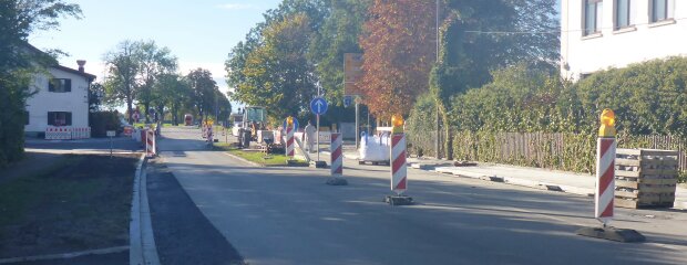 Die finale Bauphase des Kreuzungsumbaus in Faistenhaar beginnt. Am 11. November sollen die Asphaltarbeiten abgeschlossen sein.